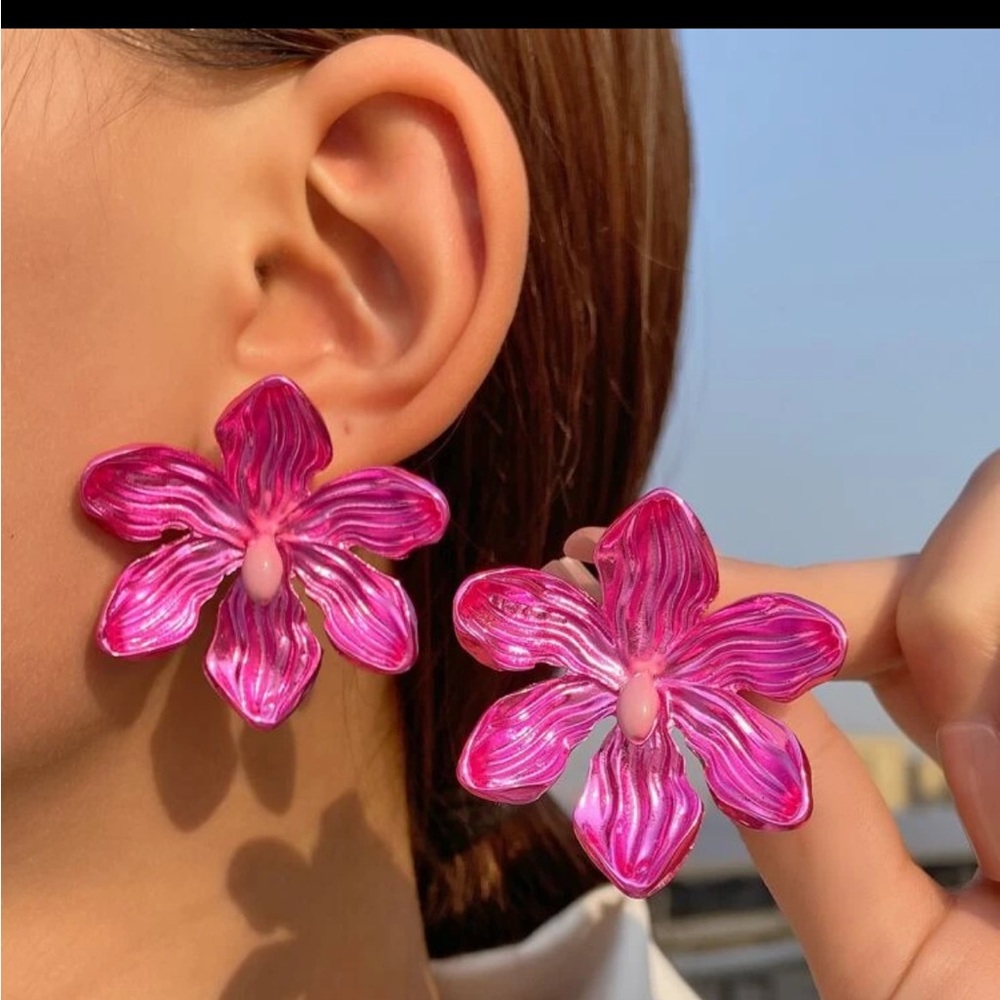 SHEIN both pink and green flower earrings